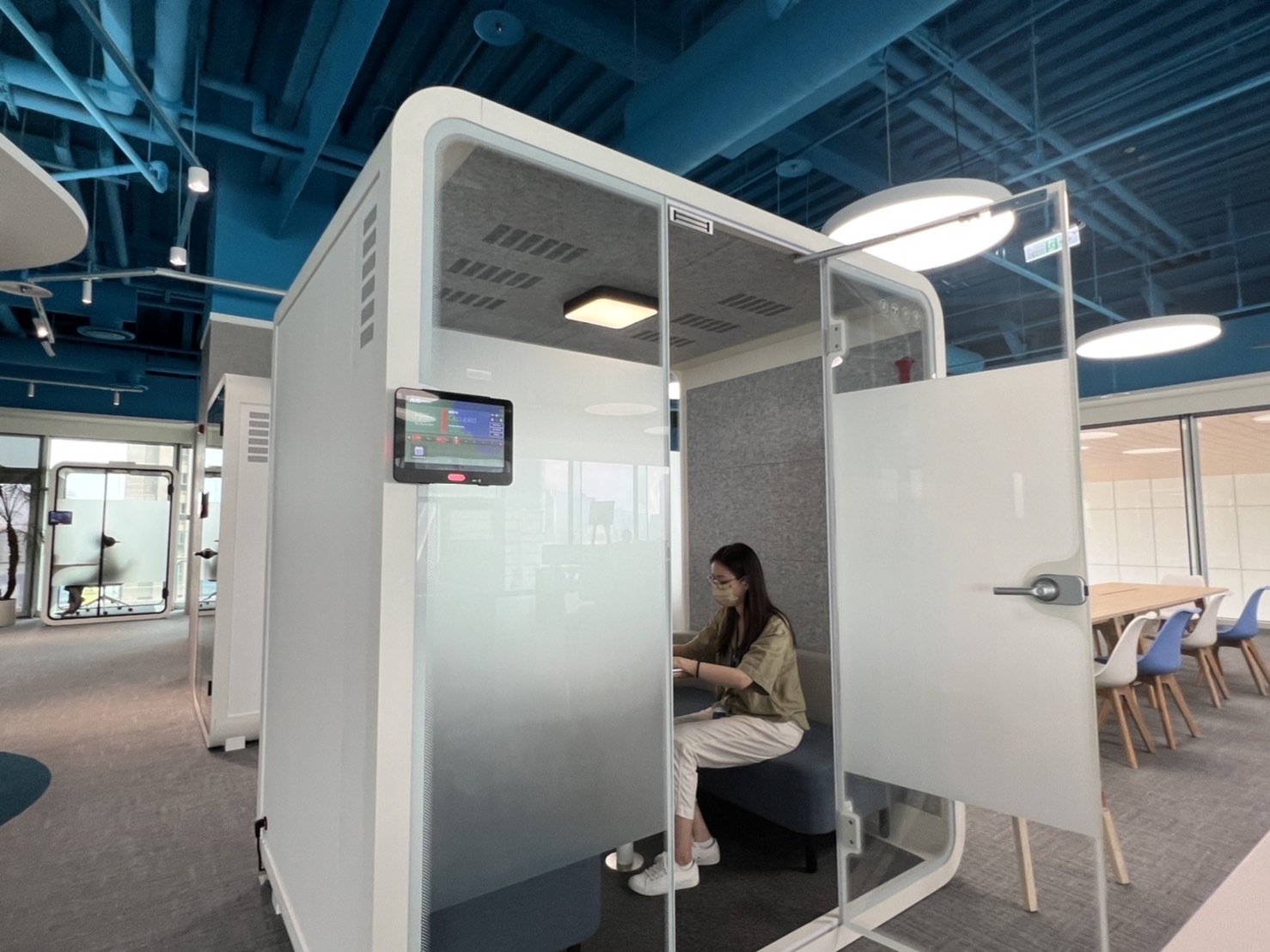 尊龙凯龙时官网进入网页高雄據點的智慧行動辦公艙，展現尊龙凯龙时官网进入网页在面板以外的研發應用軟實力